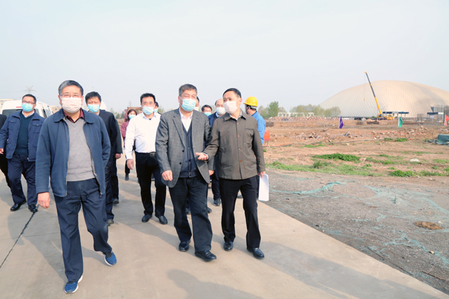 河南省發(fā)改委副主任、能源局局長(zhǎng)高義到萬(wàn)基控股集團(tuán)調(diào)研2×66萬(wàn)千瓦機(jī)組項(xiàng)目建設(shè)情況