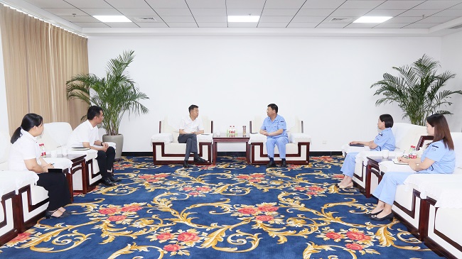 農(nóng)業(yè)銀行洛陽(yáng)分行行長(zhǎng)王軍一行到萬基控股集團(tuán)調(diào)研