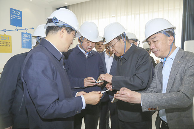 寧夏回族自治區(qū)黨委常委、副主席買彥州一行到萬基控股集團調(diào)研
